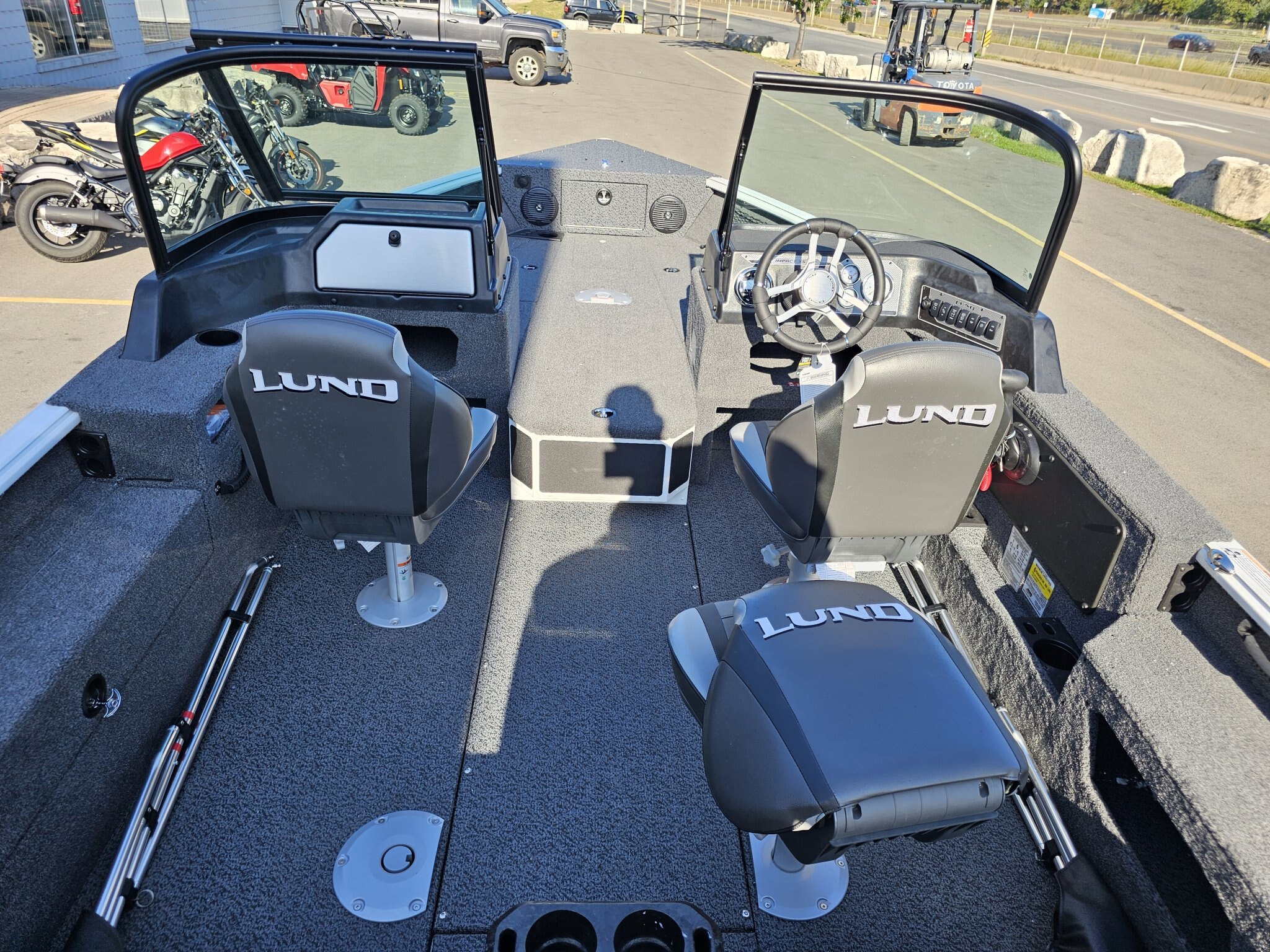 2027 Lund 1775 Impact XS Sport
