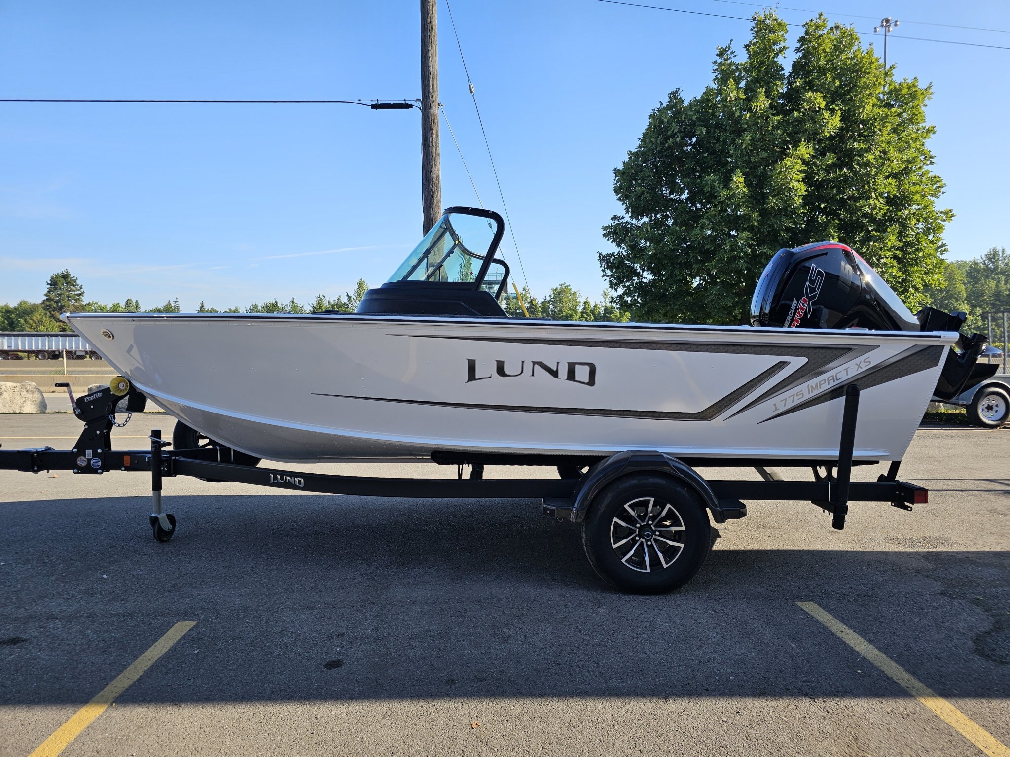 2027 Lund 1775 Impact XS Sport
