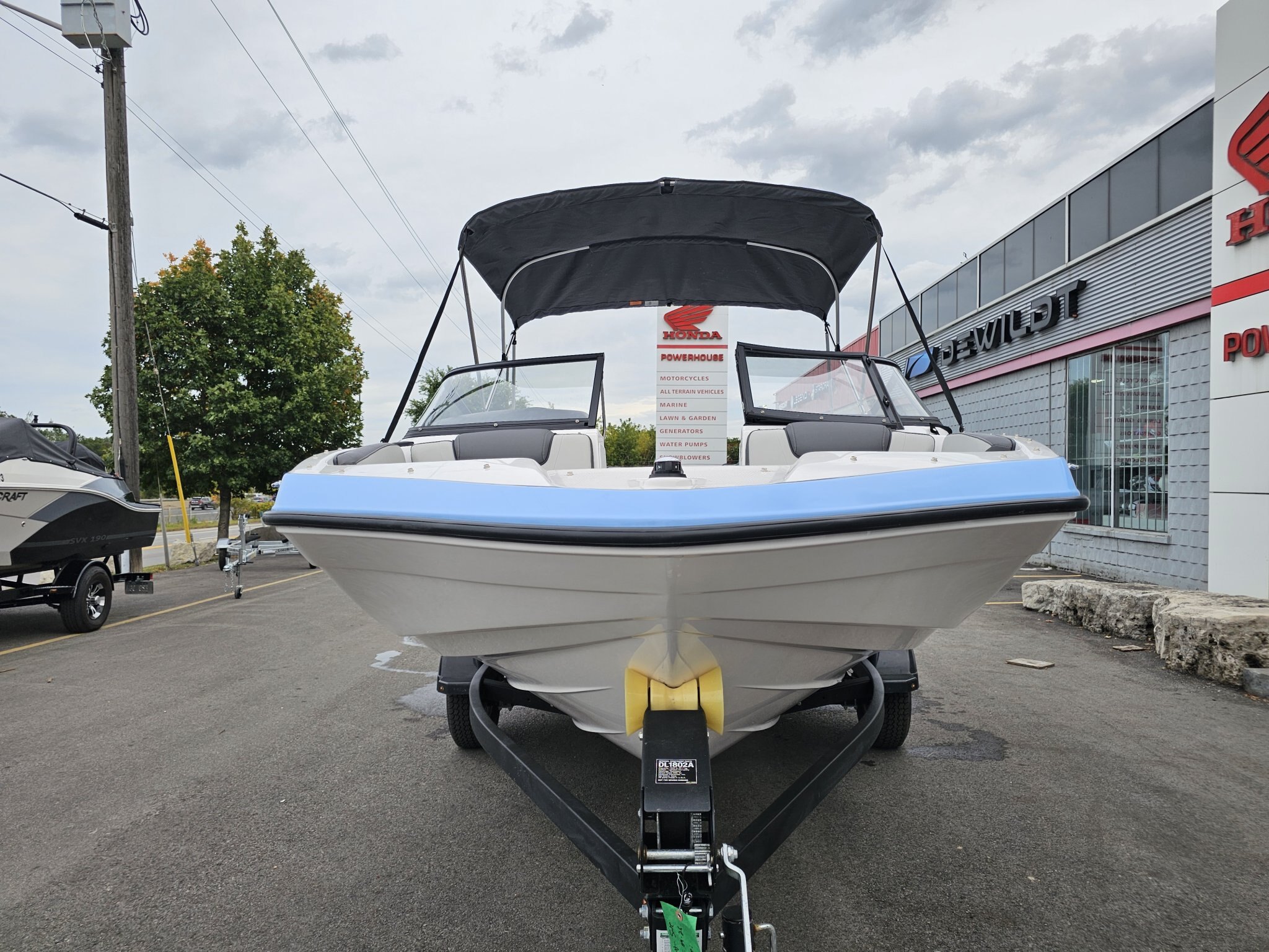 Starcraft SVX 191 Center Console W/ 150 HP Yamaha with Custom matched Trailmaster Trailer