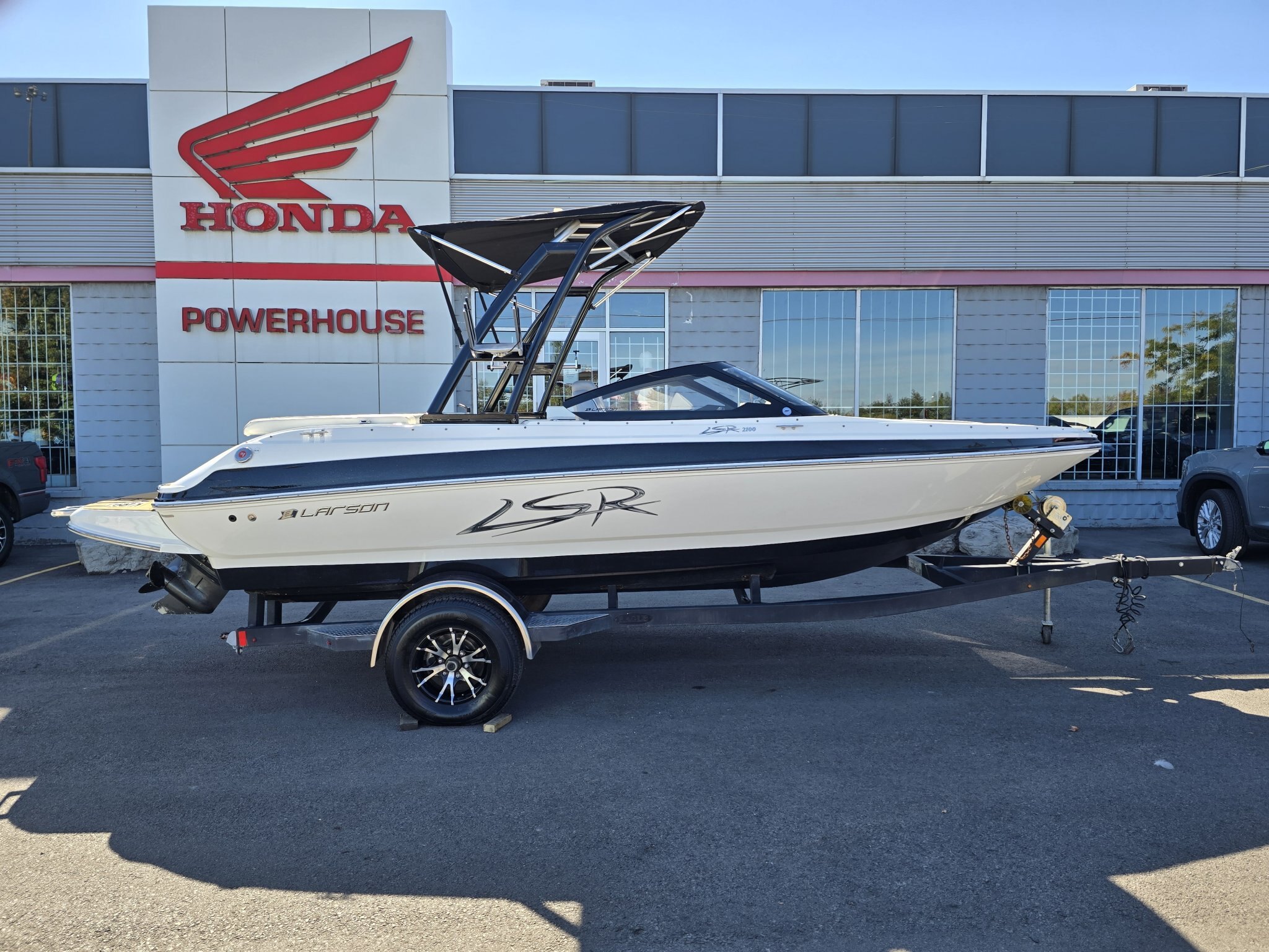 2015 LARSON LSR 2100 W/ MERCRUSIER 5.0L MPI- 97 HOURS