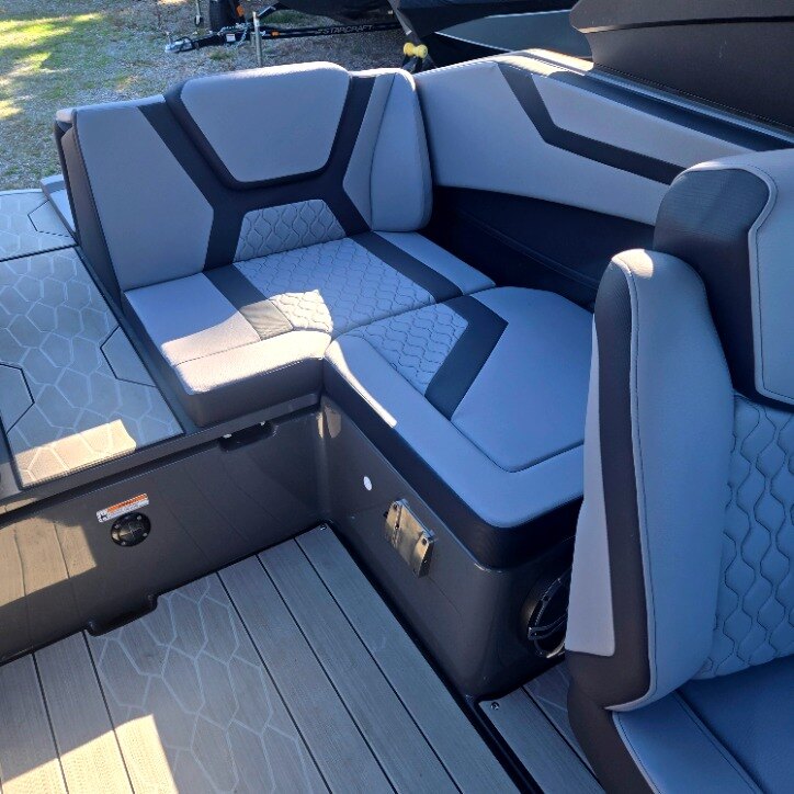 2025 YAMAHA 222XD DEMO ONLY 11 HRS!