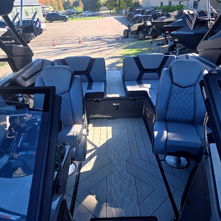 2025 YAMAHA 222XD DEMO ONLY 11 HRS!