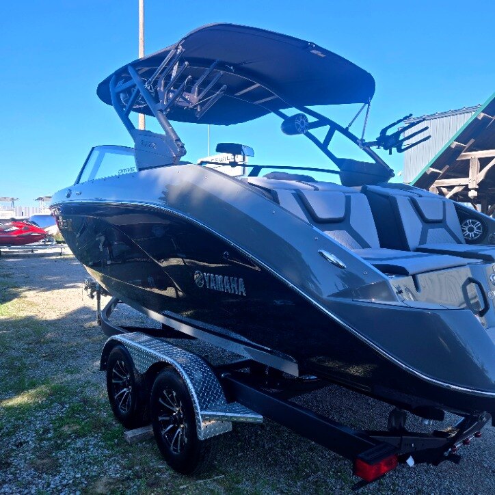 2025 YAMAHA 222XD DEMO ONLY 11 HRS!