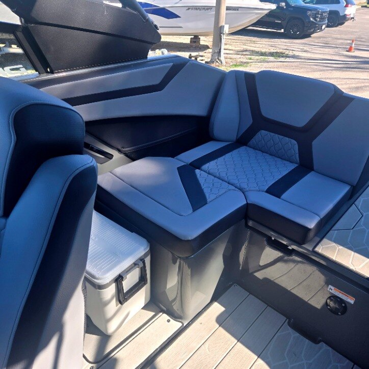 2025 YAMAHA 222XD DEMO ONLY 11 HRS!