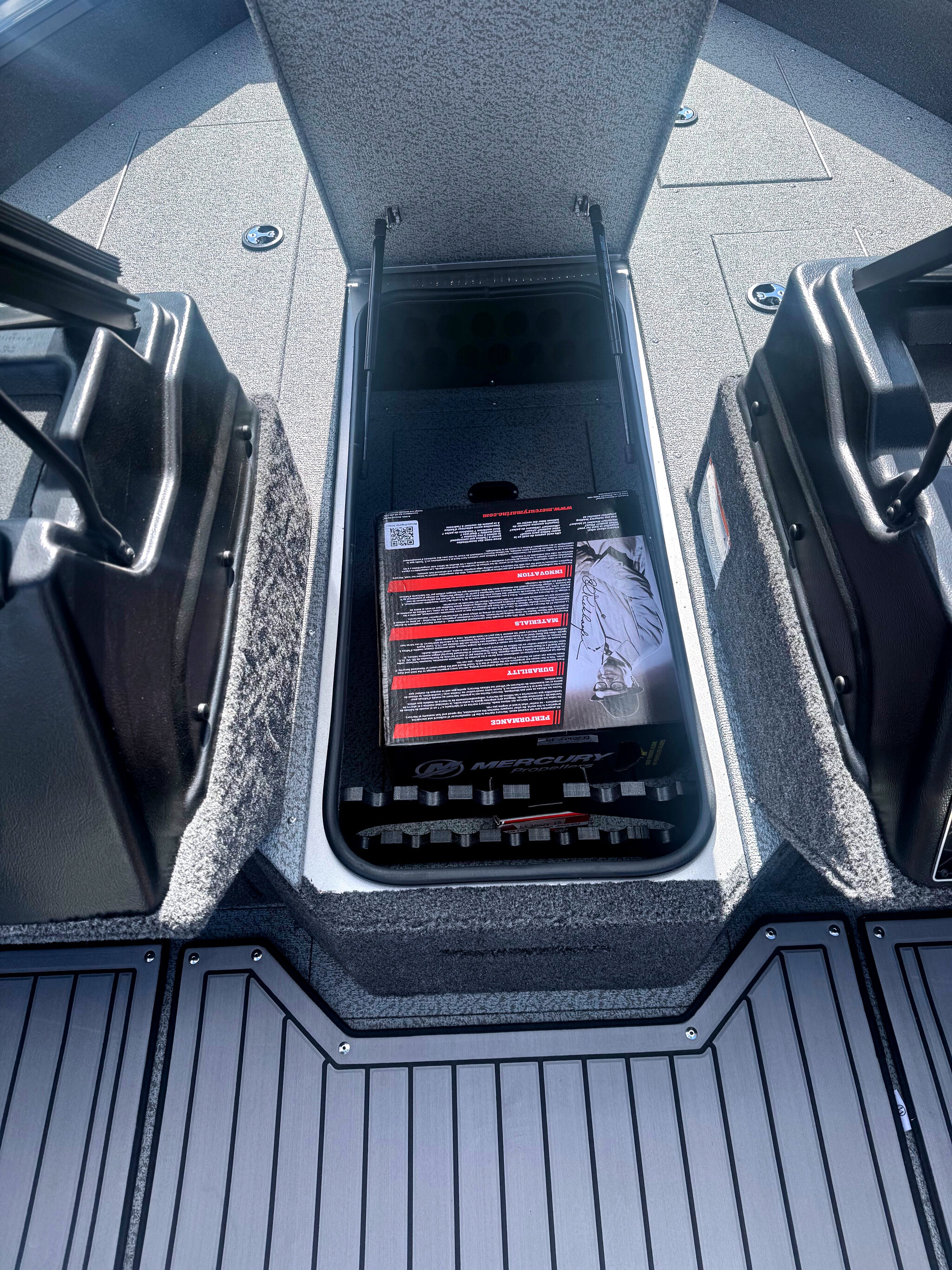 2026 CRESTLINER FISH HAWK W/T WITH 250HP PRO XS & 15HP KICKER