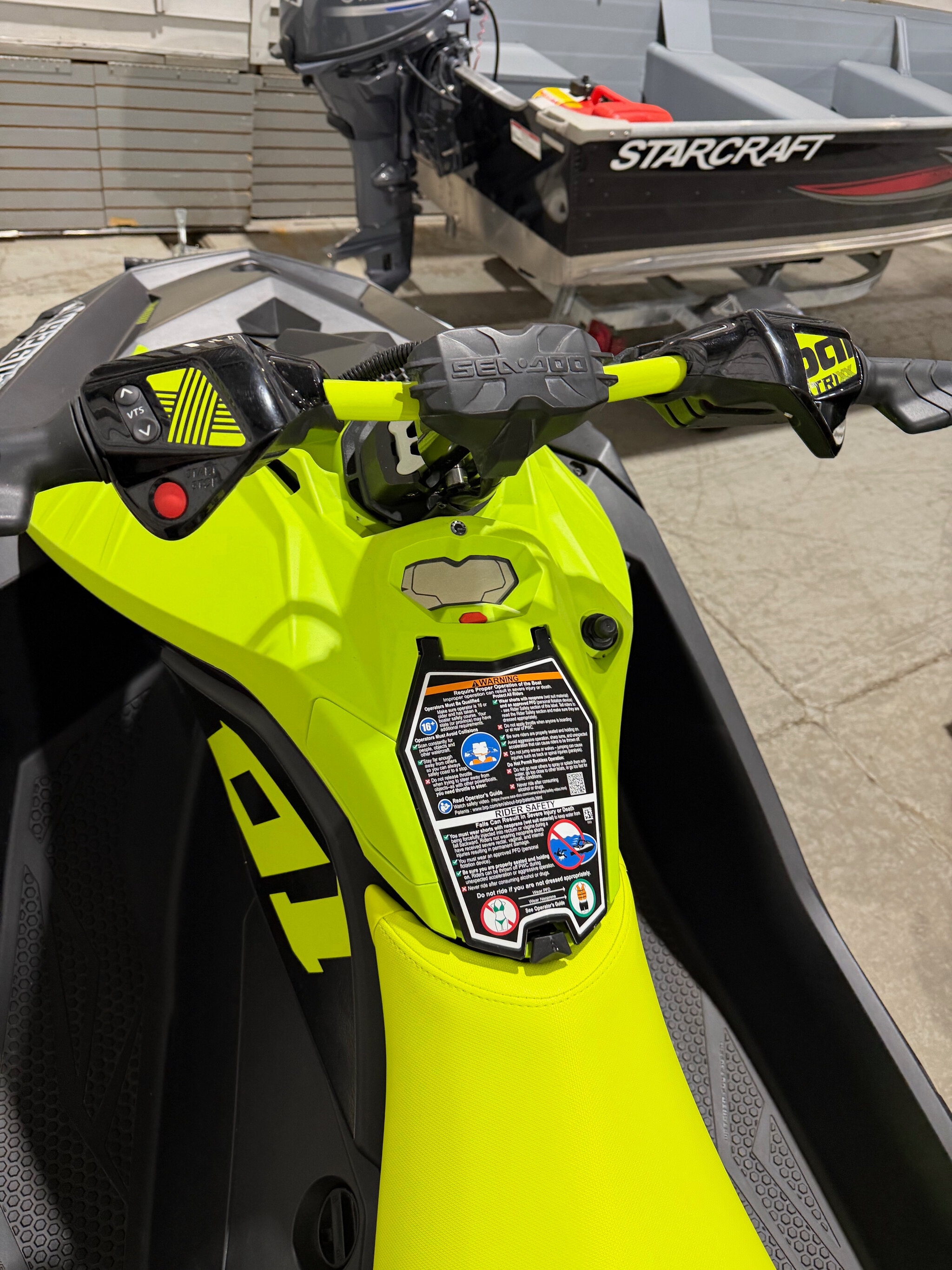 2023 SEADOO SPARK TRIXX 2UP ONLY 11 HRS! W/TRAILER.