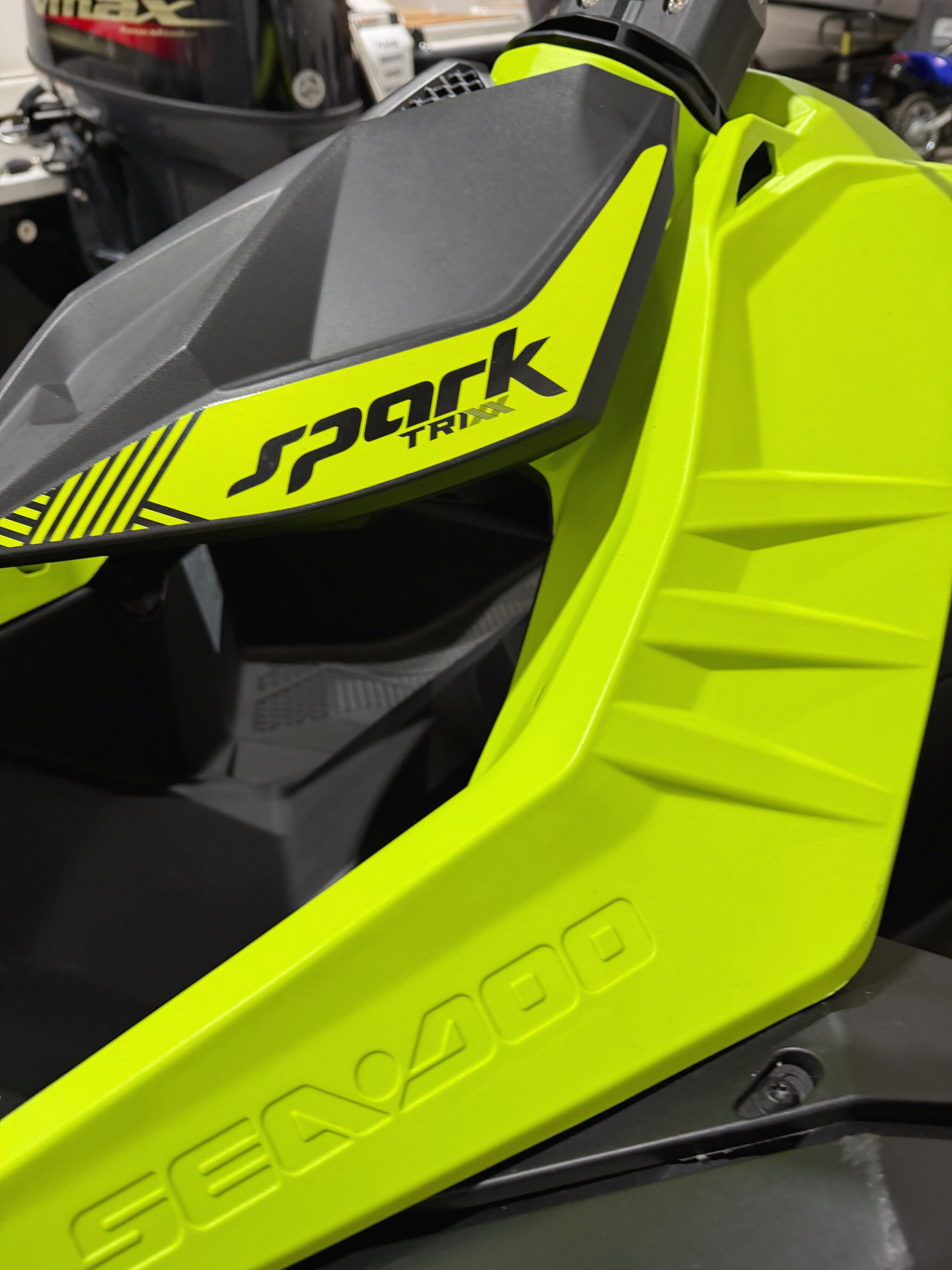 2023 SEADOO SPARK TRIXX 2UP ONLY 11 HRS! W/TRAILER.