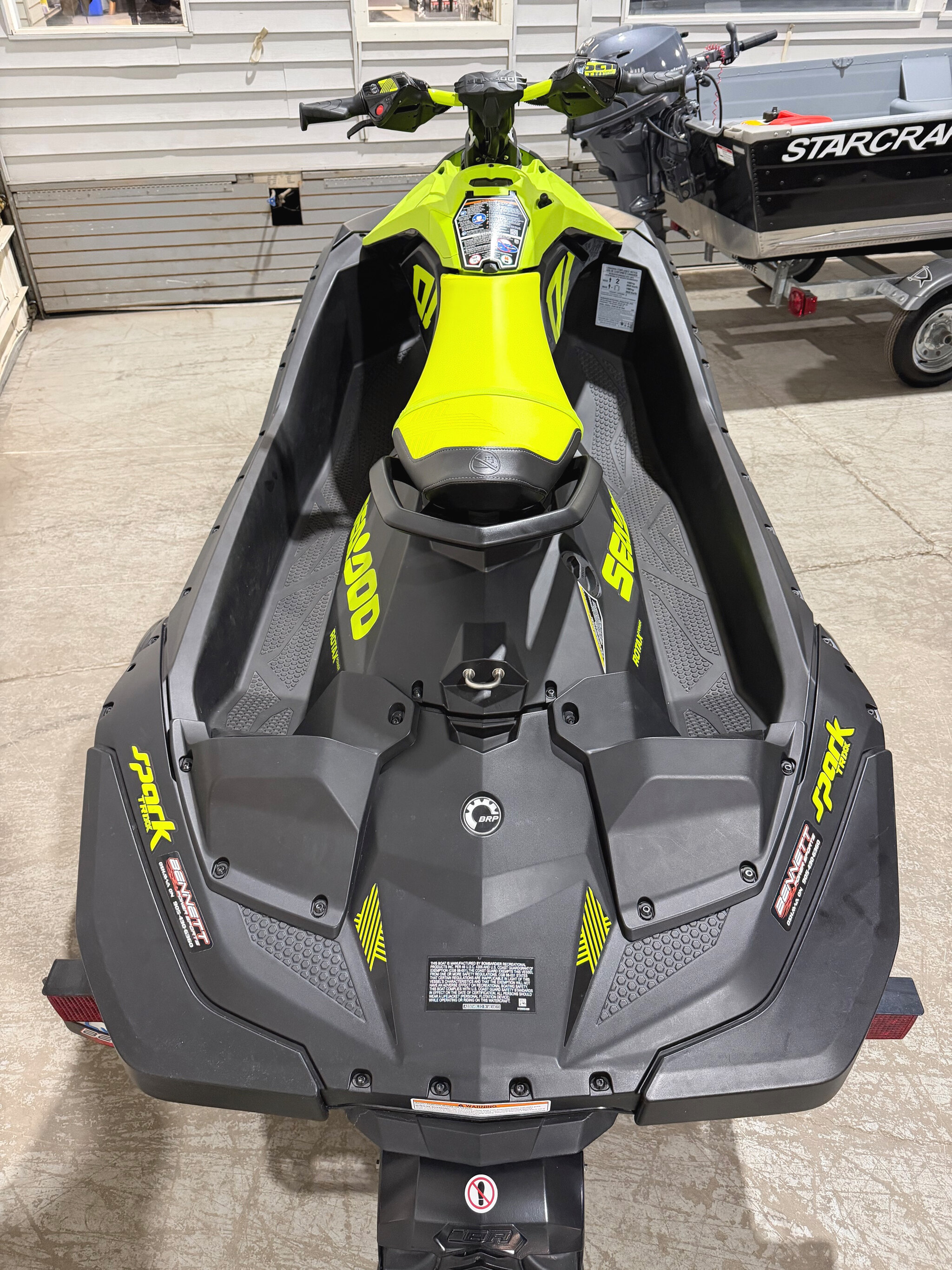 2023 SEADOO SPARK TRIXX 2UP ONLY 11 HRS! W/TRAILER.