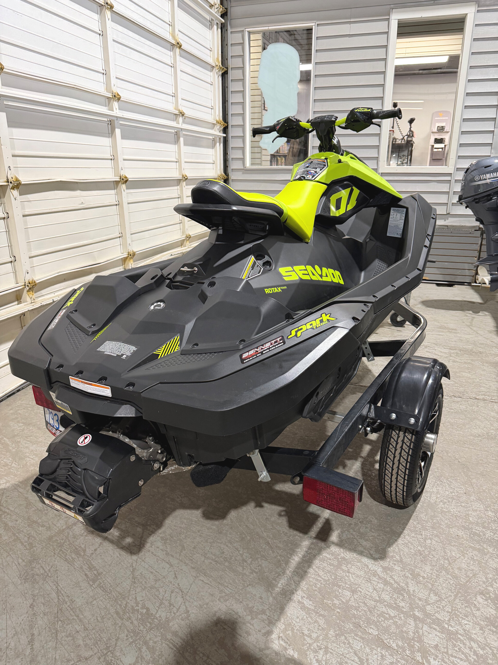 2023 SEADOO SPARK TRIXX 2UP ONLY 11 HRS! W/TRAILER.