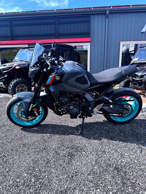 2023 YAMAHA MT 09 AKROPOVIC EXHAUST, COMFORT SEAT