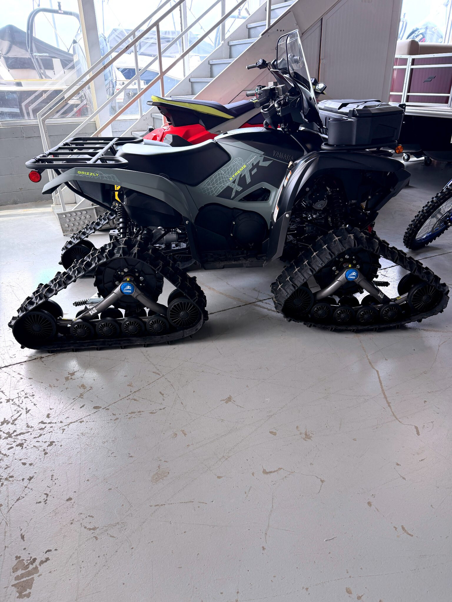 2026 YAMAHA GRIZZLY 700 EPS XT R W/CAMSO TRACK KIT, HEATED GRIPS, WINDSHIELD & FRONT STORAGE BOX