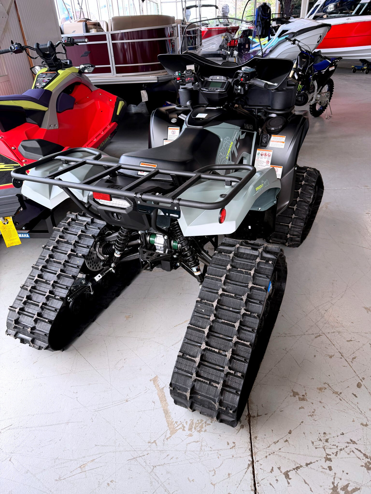 2026 YAMAHA GRIZZLY 700 EPS XT R W/CAMSO TRACK KIT, HEATED GRIPS, WINDSHIELD & FRONT STORAGE BOX