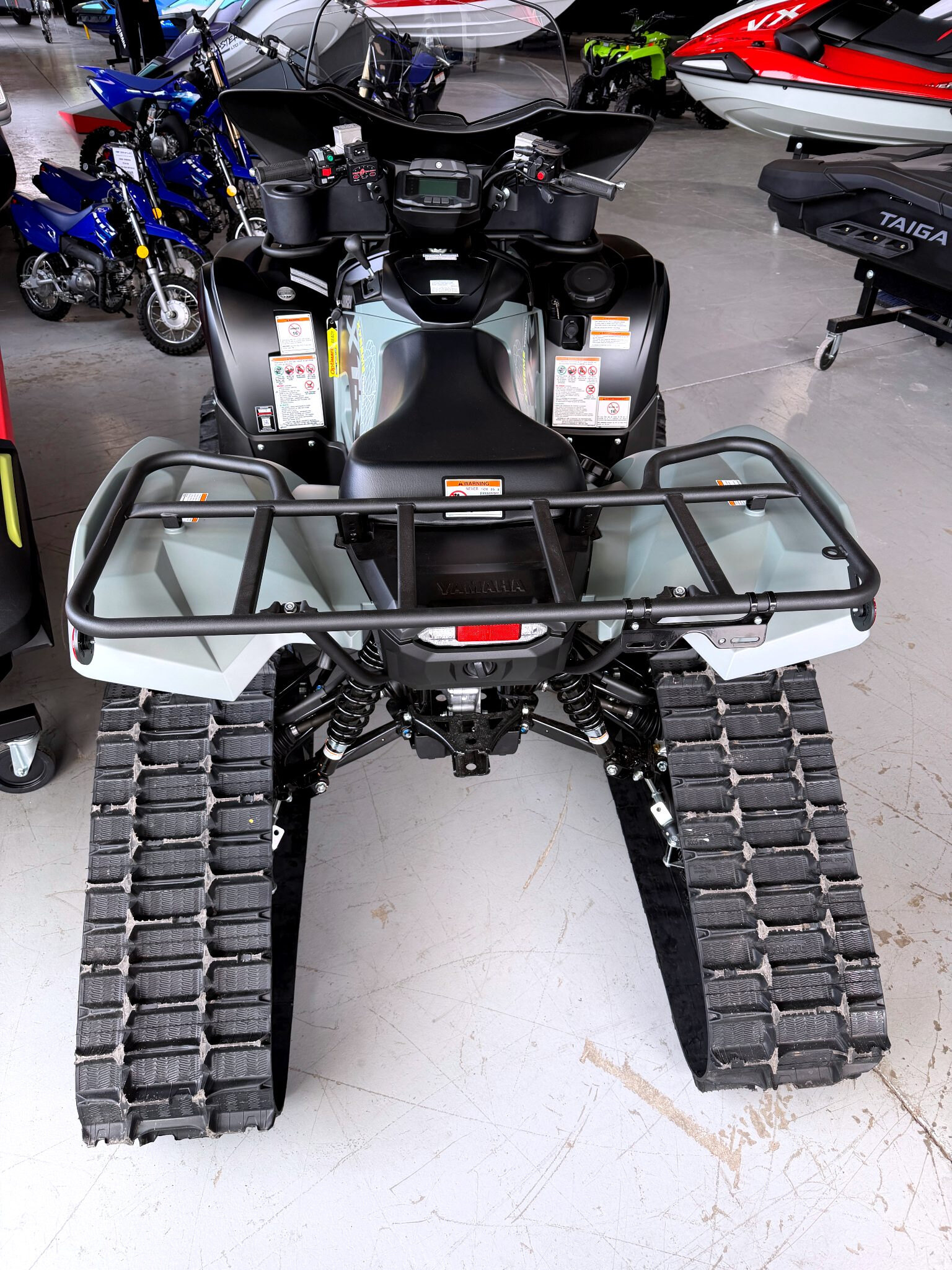 2026 YAMAHA GRIZZLY 700 EPS XT R W/CAMSO TRACK KIT, HEATED GRIPS, WINDSHIELD & FRONT STORAGE BOX
