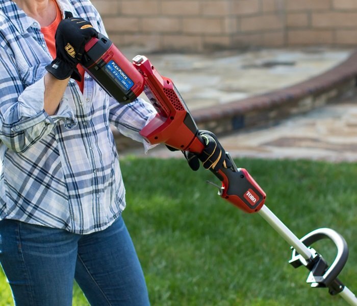 Toro 60V MAX* 14 (35.56 cm) / 16 (40.64 cm) Brushless String Trimmer (51830)