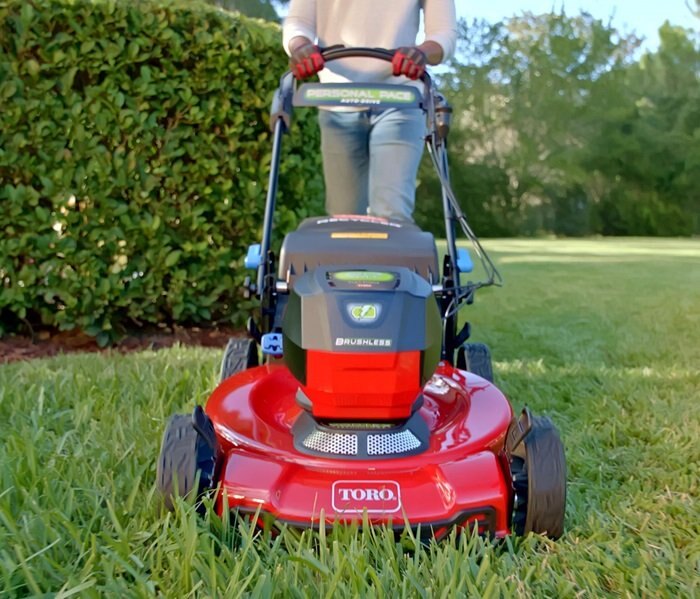 Toro22 (56cm) 60V MAX* Electric Battery SMARTSTOW® Personal Pace Auto Drive™ High Wheel Mower (21466)