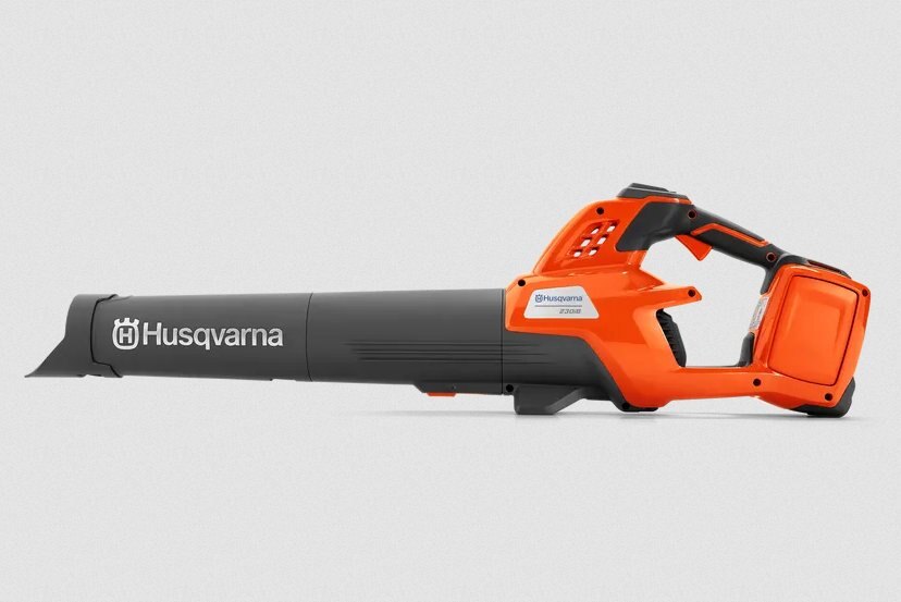 Husqvarna 230iB with battery and charger