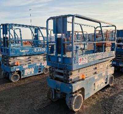 2005 GENIE GS2032 Electric Scissor Lift