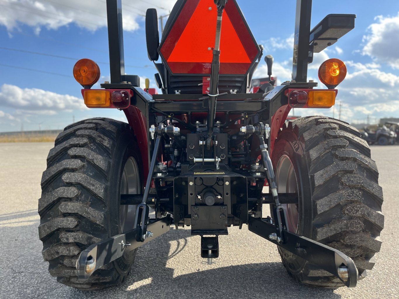 2023 Mahindra Max 26 XLT HST 4WD Tractor Compact with Loader