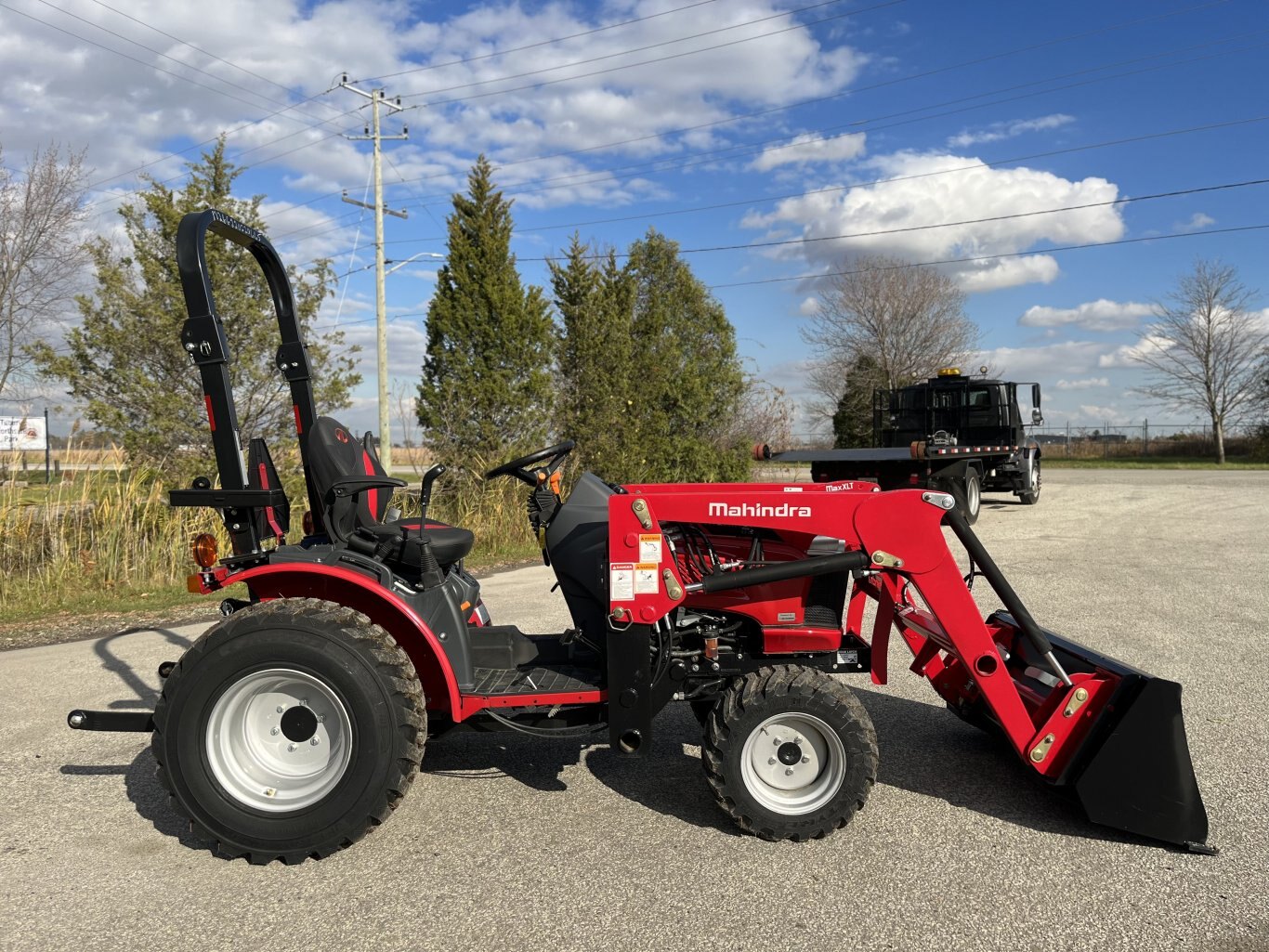 2023 Mahindra Max 26 XLT HST 4WD Tractor Compact with Loader