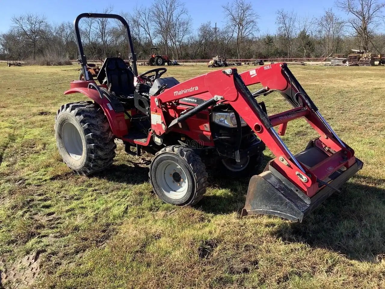 2017 MAHINDRA 1526 HYDROSTATIC W/ LOADER