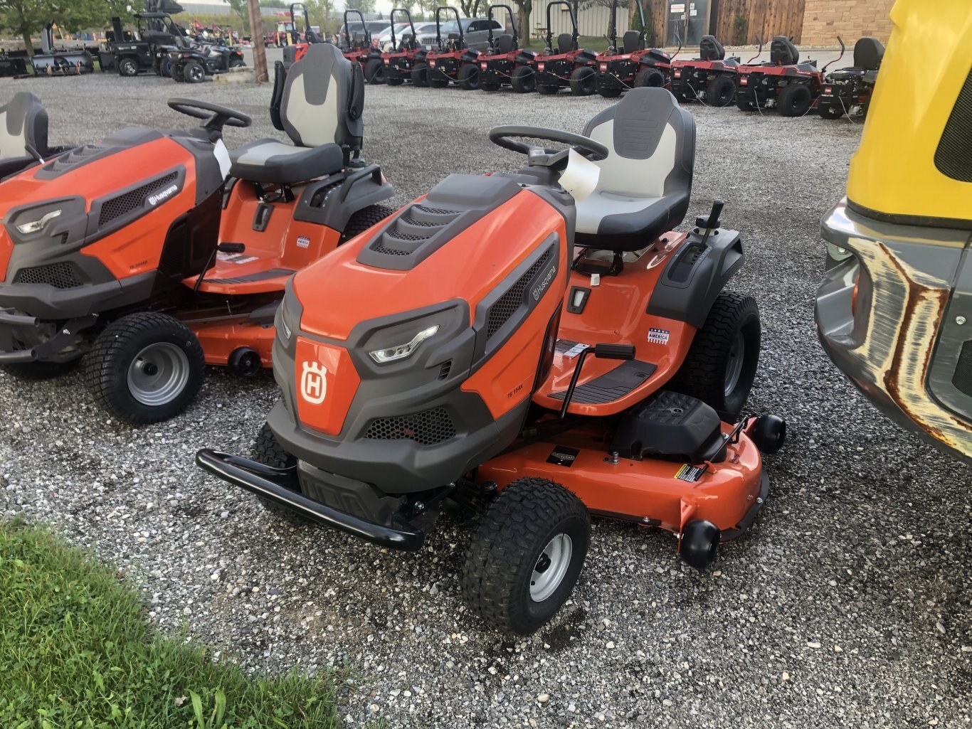 2024 MAHINDRA TR 1626 HST W/IND TIRES & LDR