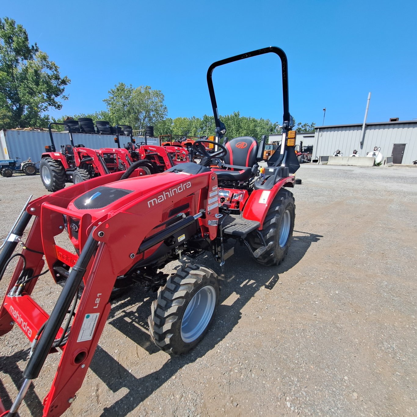 2024 MAHINDRA TR 2126 HST W/IND TIRES LDR