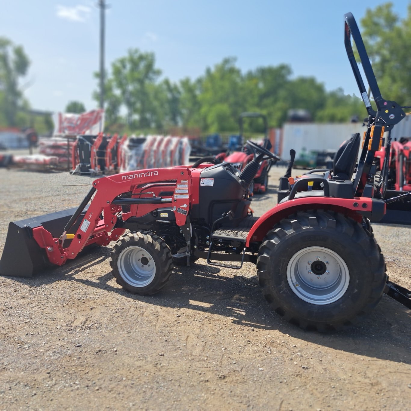 2024 MAHINDRA TR 2126 HST W/IND TIRES LDR