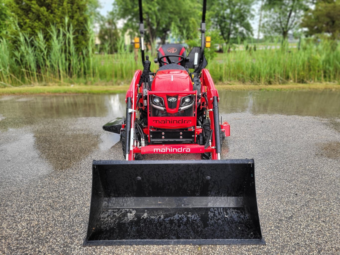 2025 Mahindra 1120 20hp Tractor W/Loader, Mower