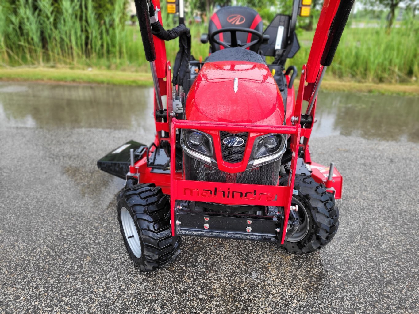 2025 Mahindra 1120 20hp Tractor W/Loader, Mower