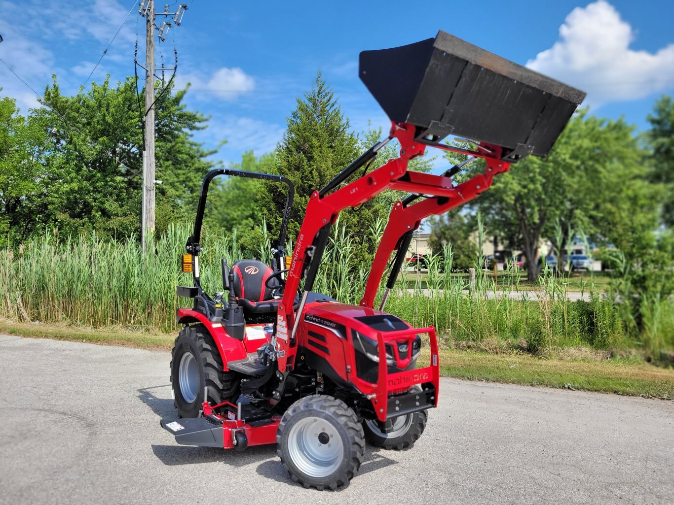 2025 MAHINDRA 2123 23hp TRACTOR W/LOADER & MOWER