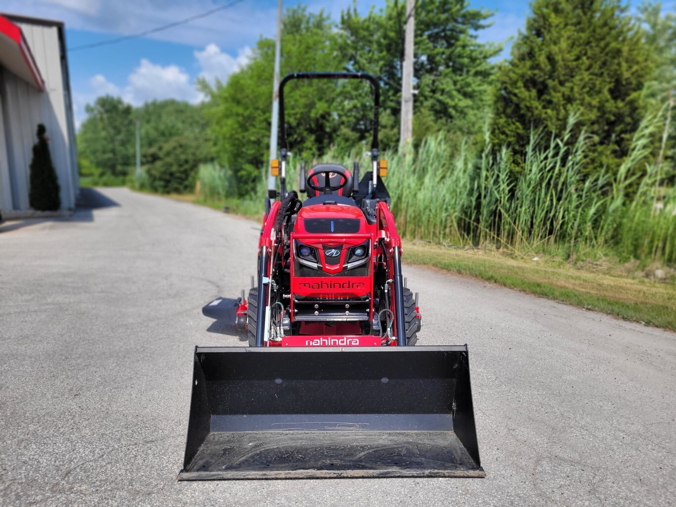 2025 MAHINDRA 2123 23hp TRACTOR W/LOADER & MOWER