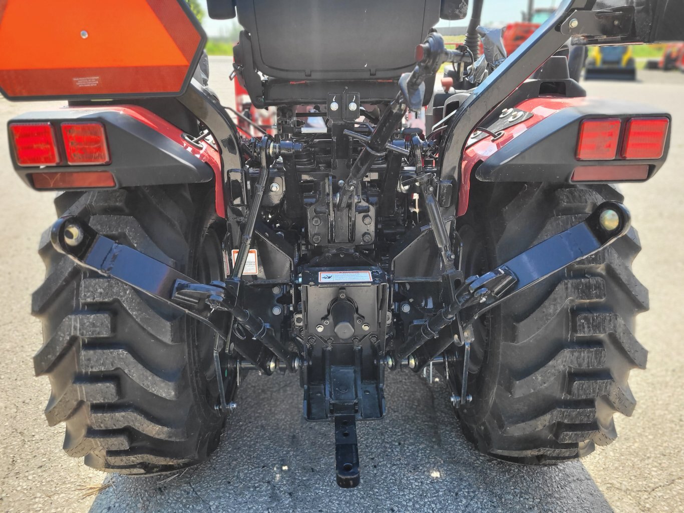 2025 MAHINDRA 2123 23hp TRACTOR W/LOADER & MOWER