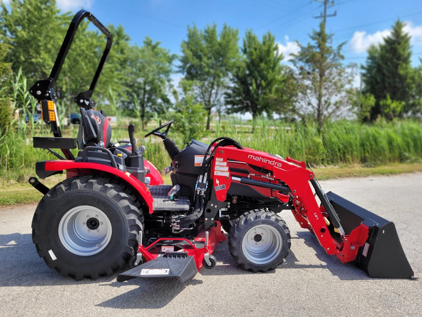 2025 MAHINDRA 2123 23hp TRACTOR W/LOADER & MOWER