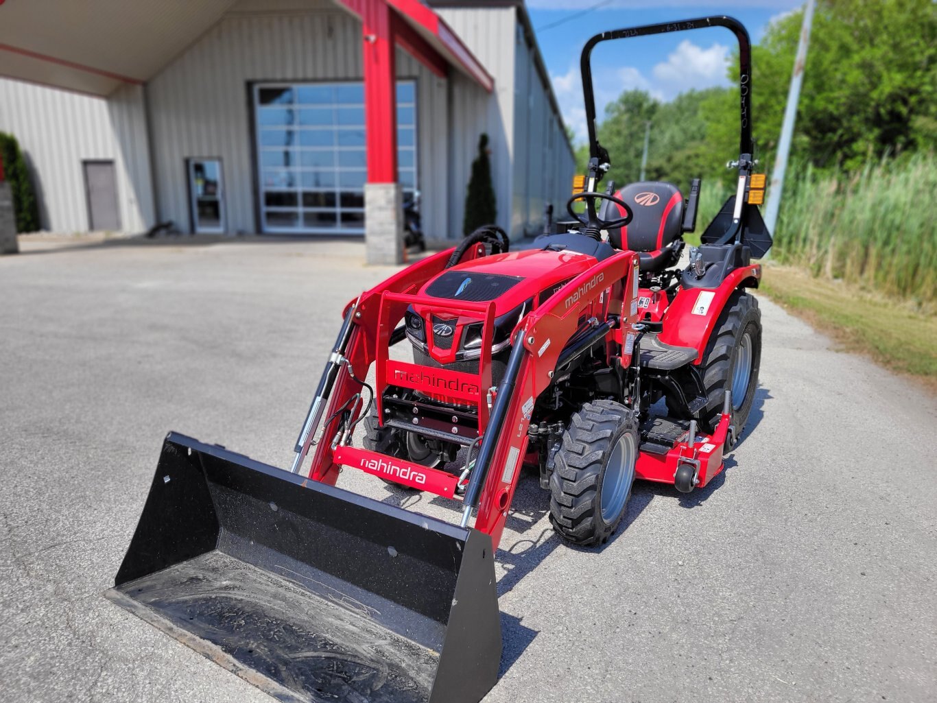 2025 MAHINDRA 2123 23hp TRACTOR W/LOADER & MOWER