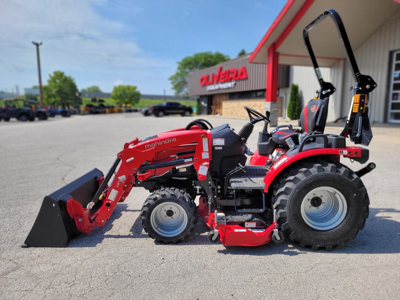 2025 MAHINDRA 2123 23hp TRACTOR W/LOADER & MOWER