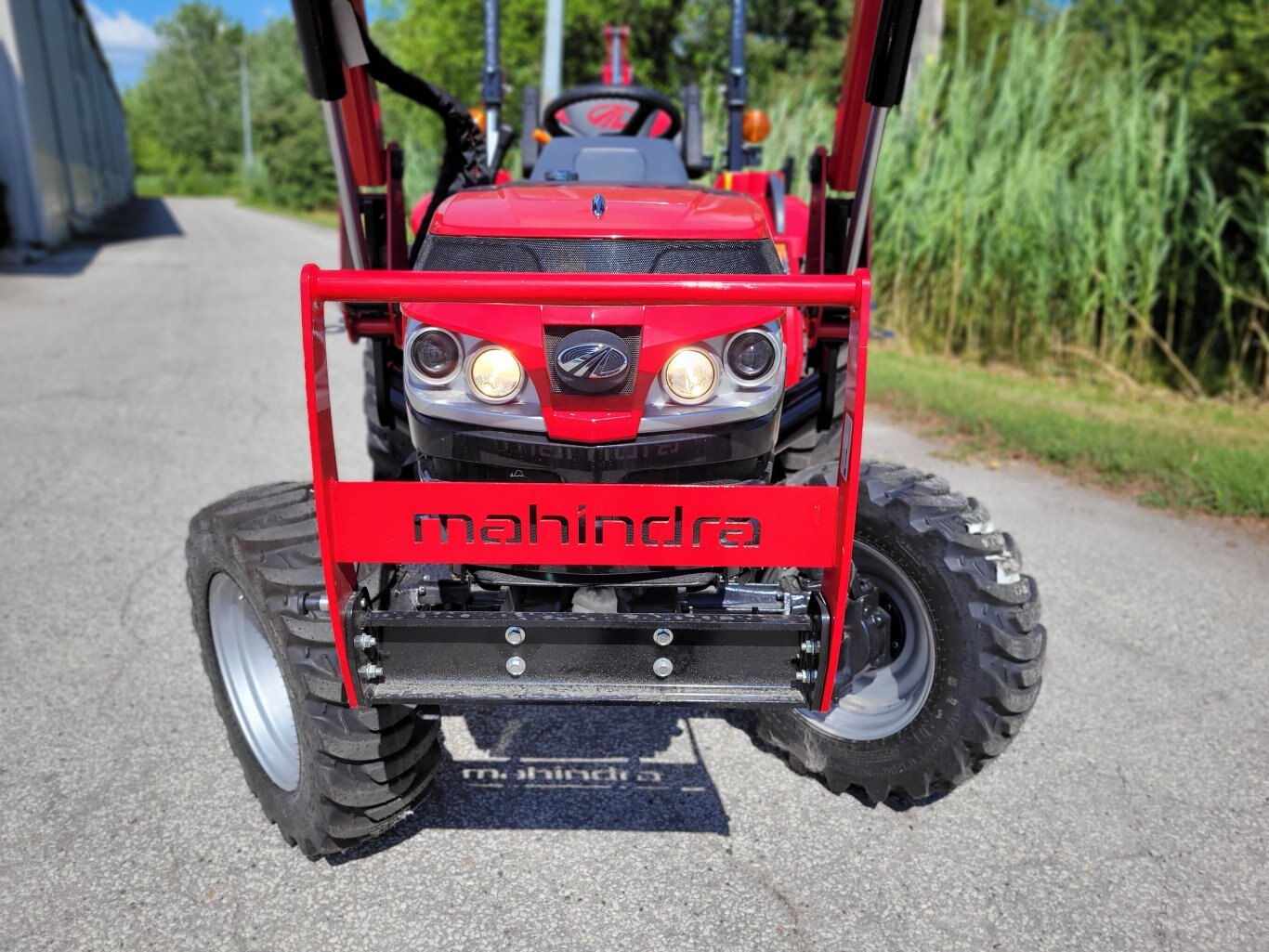 2025 Mahindra 1626 26hp w Loader & Backhoe