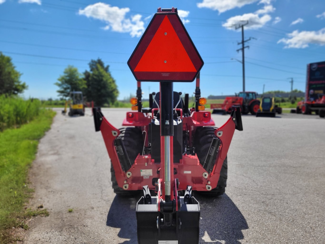 2025 Mahindra 1626 26hp w Loader & Backhoe