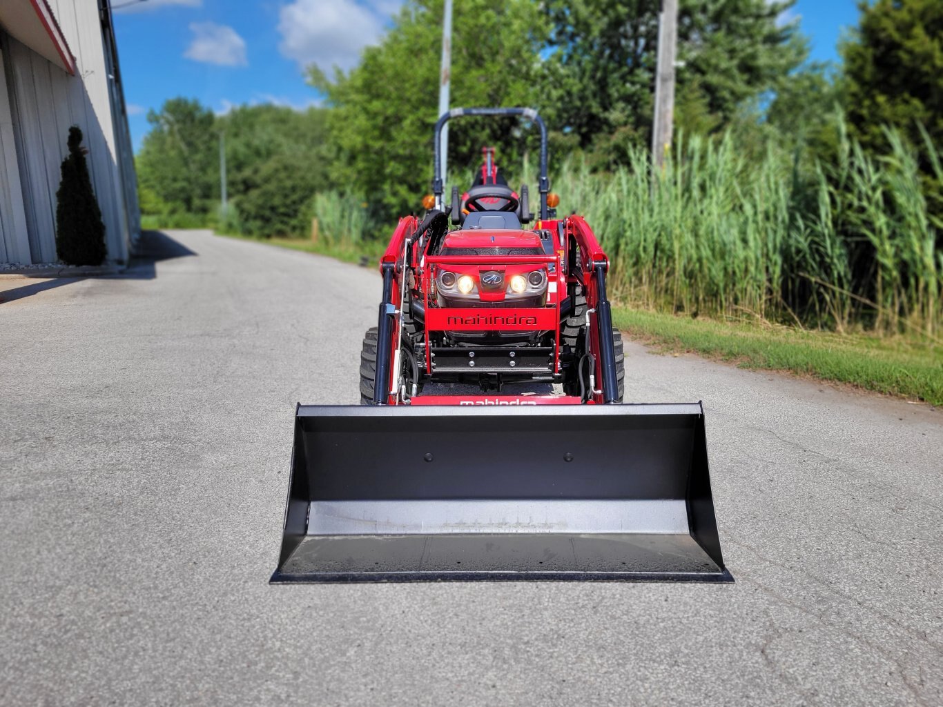 2025 Mahindra 1626 26hp w Loader & Backhoe