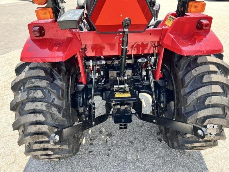 2025 Mahindra 1626 26hp w Loader