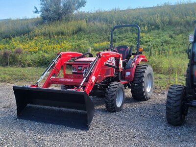 Mahindra 1626 26hp w Loader