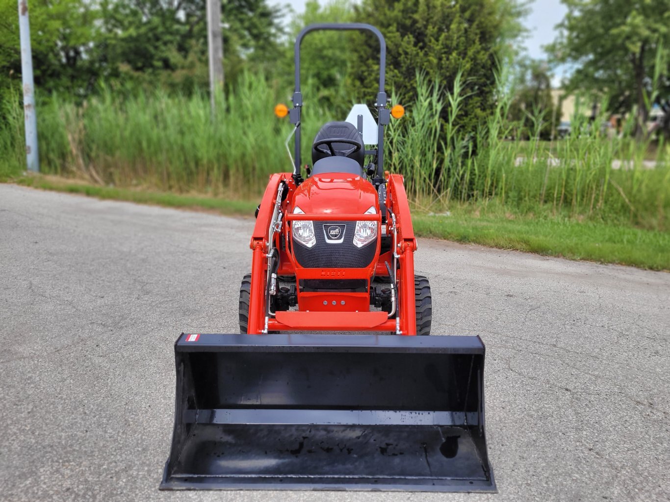 2025 Kioti CS2510 W/ ldr