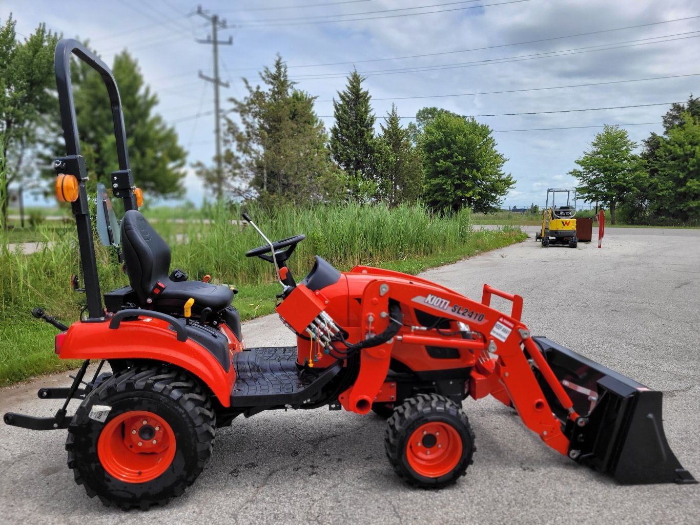 2025 Kioti CS2510 W/ ldr