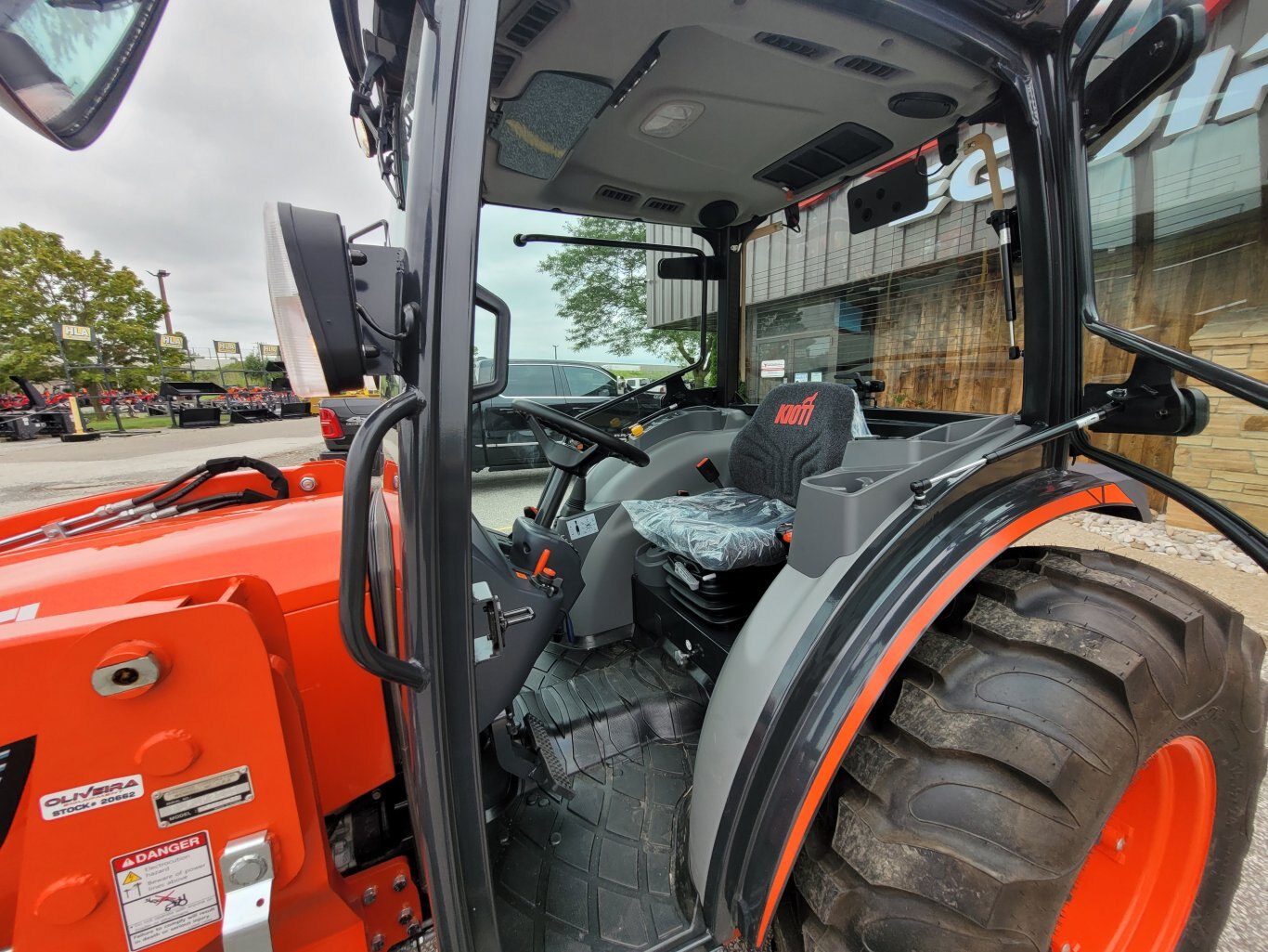 2025 Kioti DK4720SE HST Cab