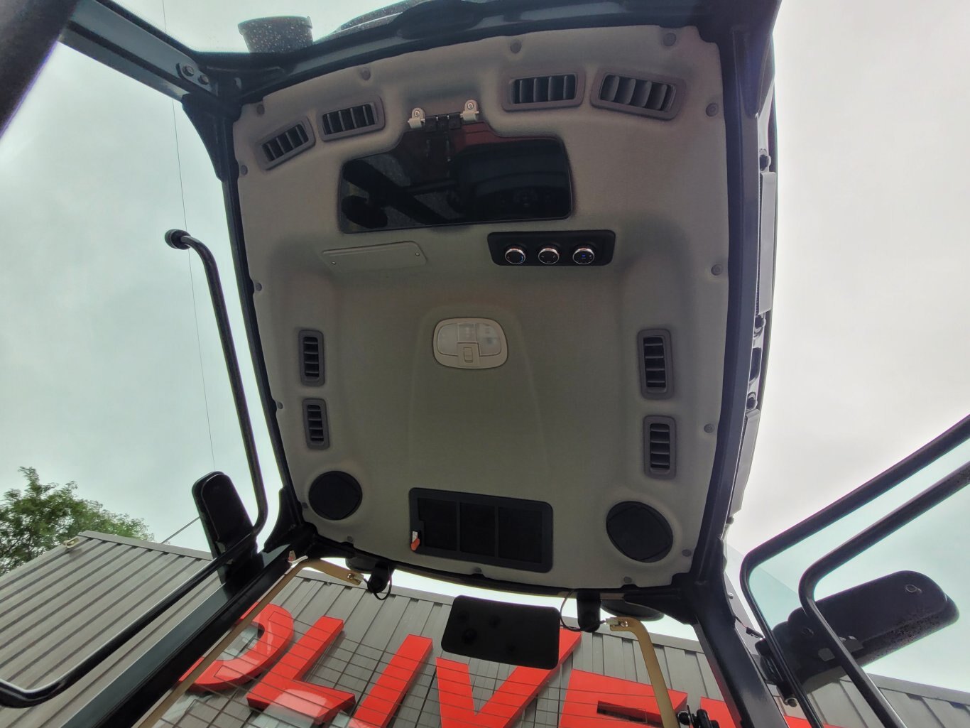 2025 Kioti DK4720SE HST Cab