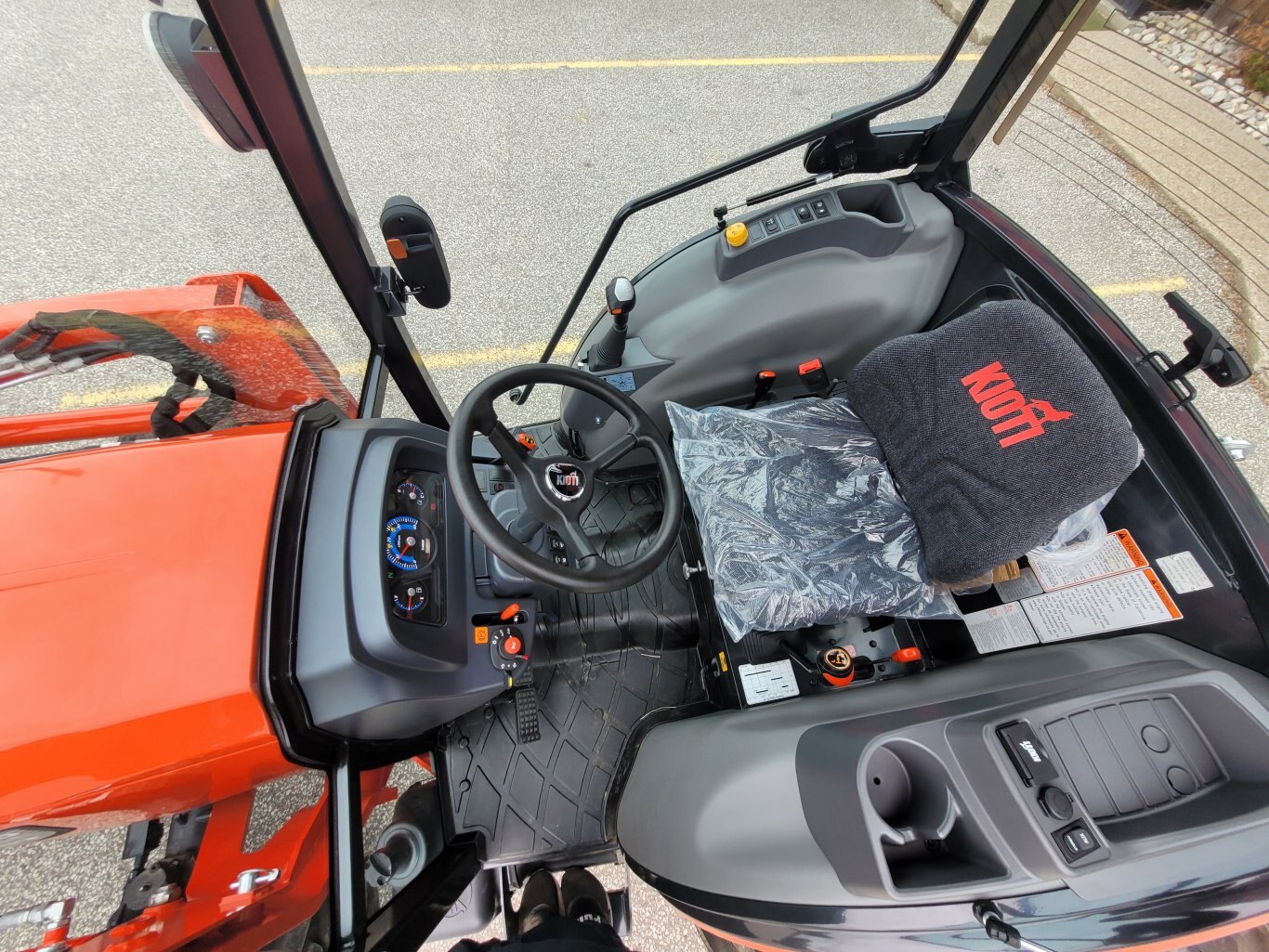 2025 Kioti DK4720SE HST Cab