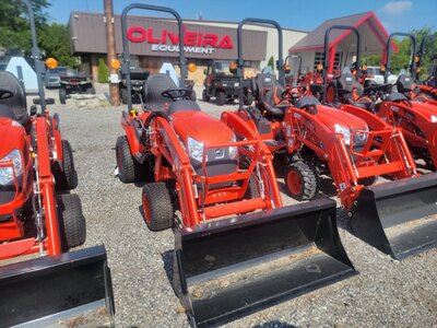 KIOTI CS2210 HST W/ LOADER