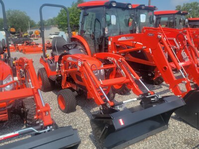 KIOTI CS2210 HST w/ LOADER
