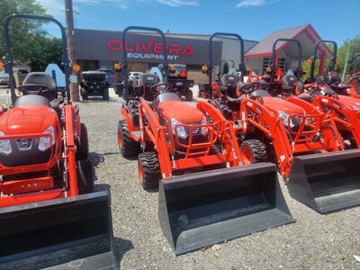 Kioti CS2220 HST TRACTOR with LOADER