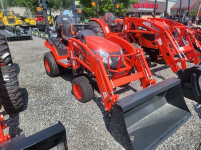 CS2220 TRACTOR & LOADER