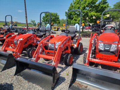 KIOTI CS2210 TRACTOR w/ LOADER